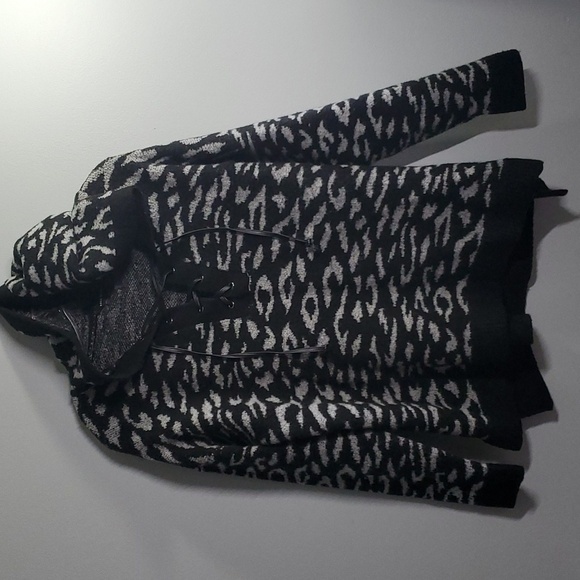 Rock & Republic sweater women's size medium M animal print black grey tie hoodie - Picture 1 of 16
